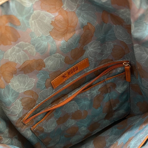 HOBO CROSS BODY LEATHER PURSE - Picture 2 of 5